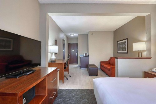 Comfort Suites Madison - image 19