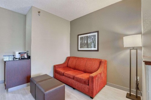 Comfort Suites Madison - image 22