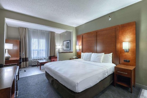 Comfort Suites Madison - image 24