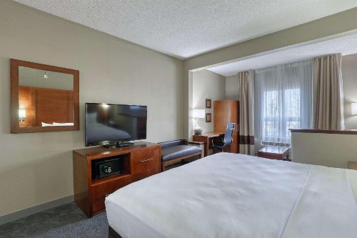 Comfort Suites Madison - image 28