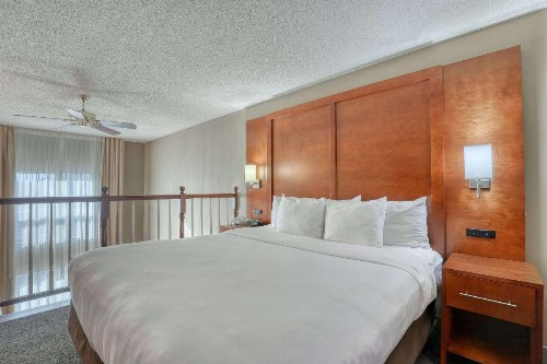 Comfort Suites Madison - image 37