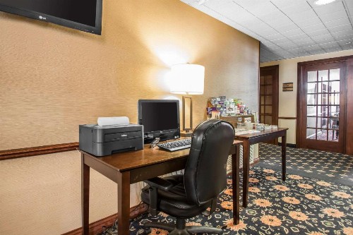 Comfort Suites Madison - image 50