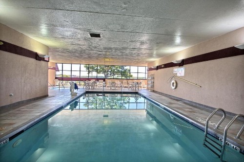 Comfort Inn & Suites Madison - Airport - image 20