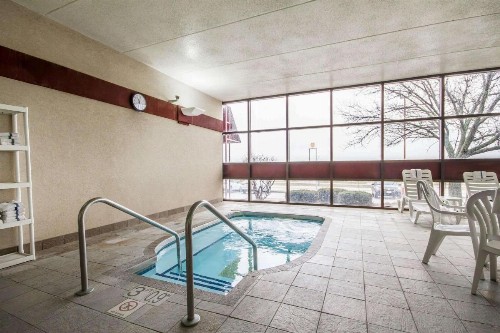 Comfort Inn & Suites Madison - Airport - image 8