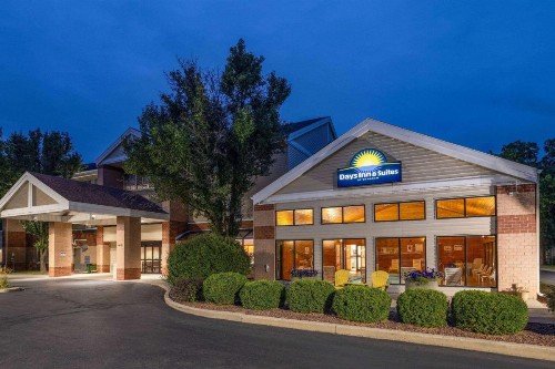 Days Inn & Suites By Wyndham Madison
