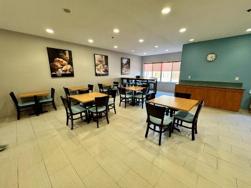 Days Inn & Suites by Wyndham Madison - image 11