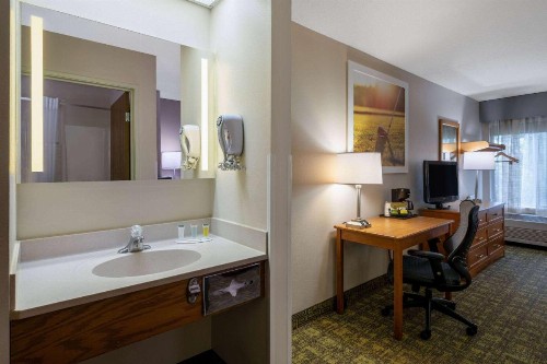 Days Inn & Suites by Wyndham Madison - image 15