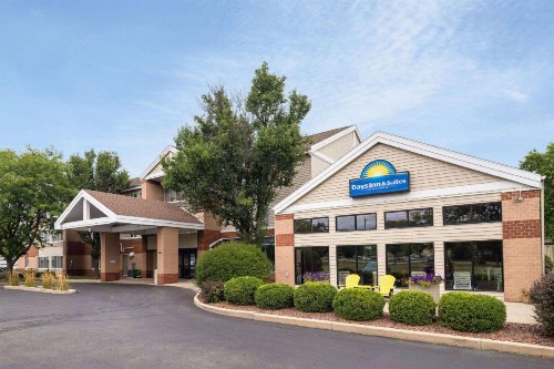 Days Inn & Suites by Wyndham Madison - image 2
