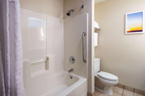 Days Inn & Suites by Wyndham Madison - image 22