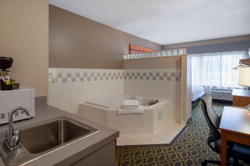 Days Inn & Suites by Wyndham Madison - image 25