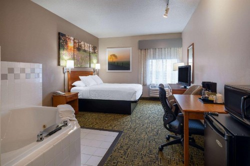 Days Inn & Suites by Wyndham Madison - image 28