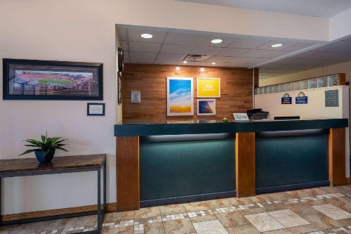 Days Inn & Suites by Wyndham Madison - image 5