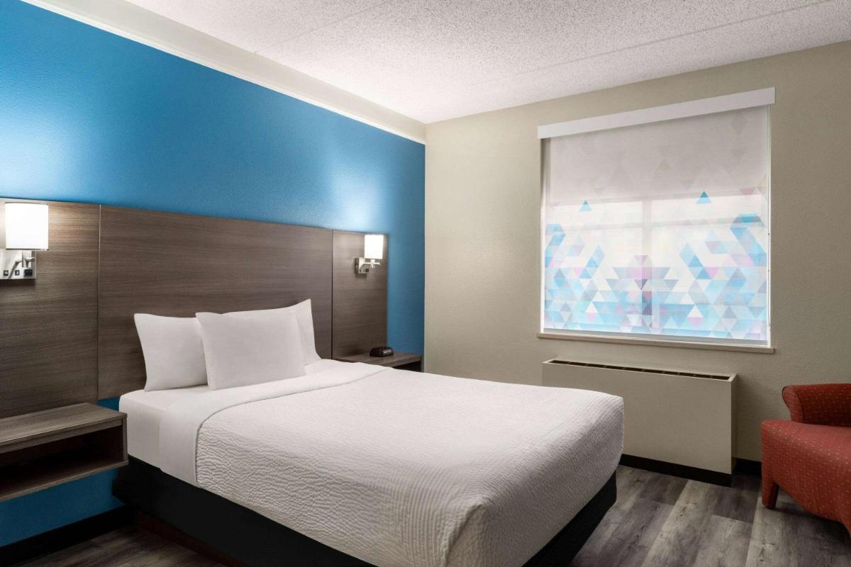 La Quinta by Wyndham Madison American Center - main image