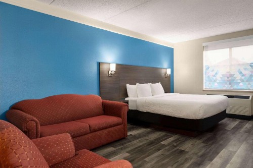 La Quinta by Wyndham Madison American Center - image 11