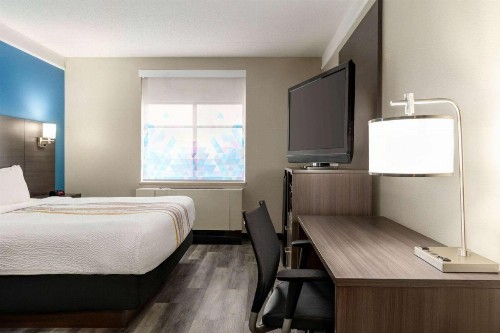 La Quinta by Wyndham Madison American Center - image 15