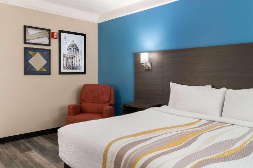 La Quinta by Wyndham Madison American Center - image 17