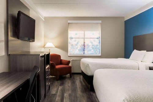La Quinta by Wyndham Madison American Center - image 18