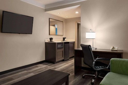 La Quinta by Wyndham Madison American Center - image 29