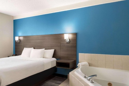 La Quinta by Wyndham Madison American Center - image 32
