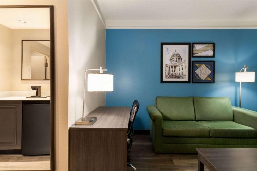 La Quinta by Wyndham Madison American Center - image 34
