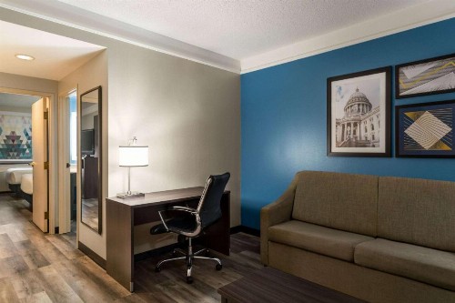La Quinta by Wyndham Madison American Center - image 35