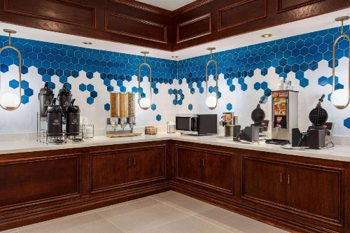La Quinta by Wyndham Madison American Center - image 5