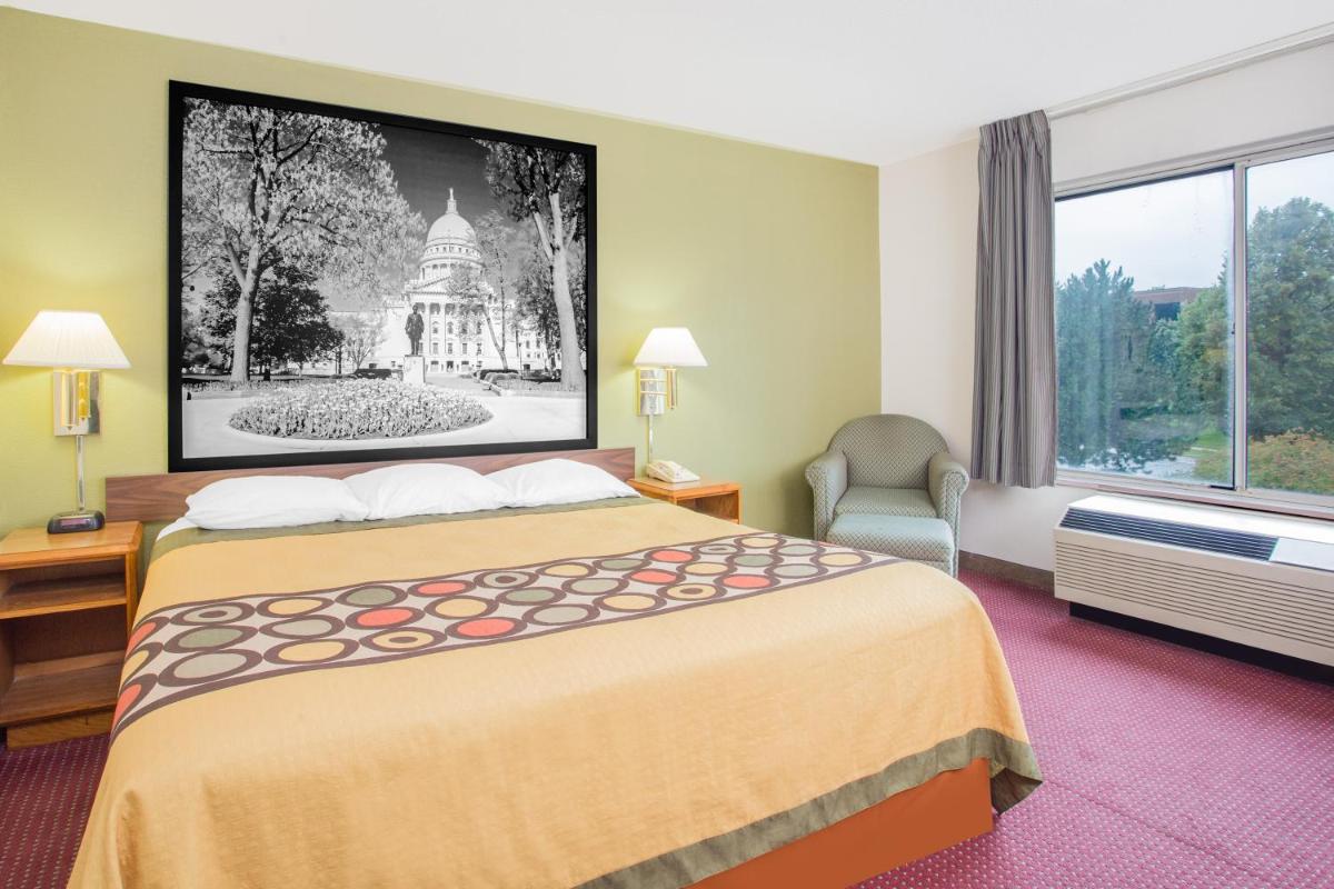 Super 8 by Wyndham Madison East - image 6