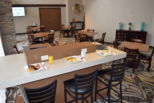 Wyndham Garden Madison Fitchburg - image 2