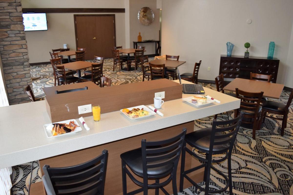 Wyndham Garden Madison Fitchburg - image 2