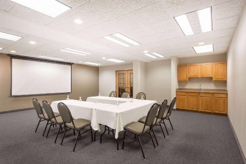 Wyndham Garden Madison Fitchburg - image 26
