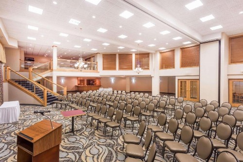 Wyndham Garden Madison Fitchburg - image 9