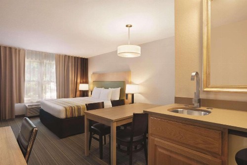 Country Inn & Suites by Radisson Madison Southwest WI - image 16