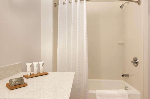 Country Inn & Suites by Radisson Madison Southwest WI - image 7