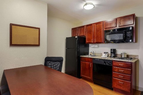 Hawthorn Suites by Wyndham Madison Fitchburg