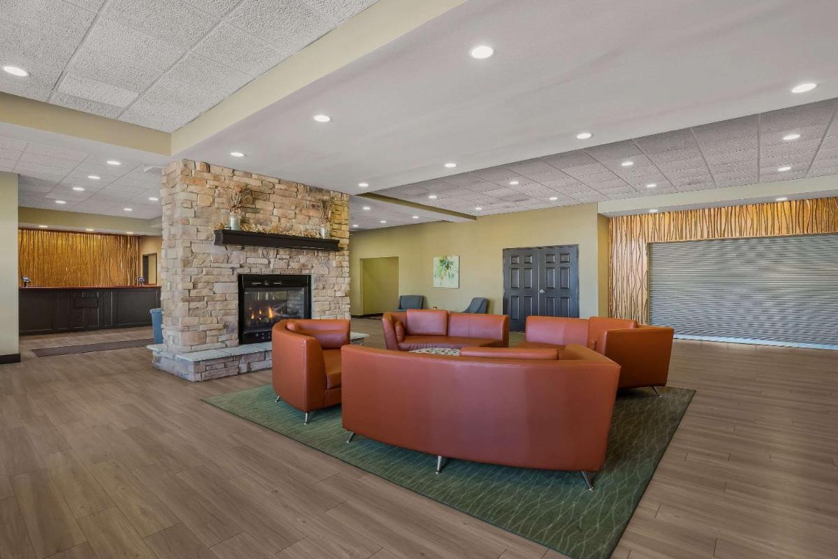 Hawthorn Suites by Wyndham Madison Fitchburg - image 4