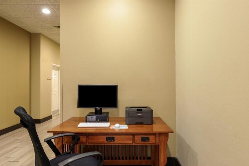 Hawthorn Suites by Wyndham Madison Fitchburg - image 42