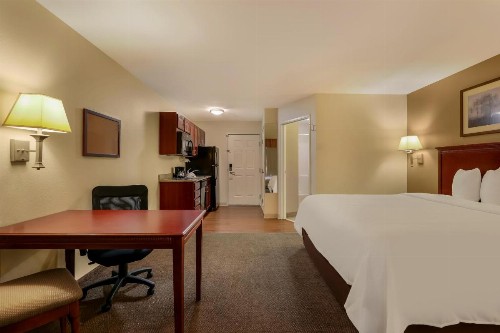 Hawthorn Suites by Wyndham Madison Fitchburg - image 47
