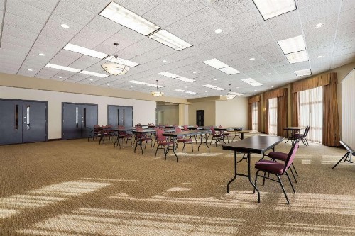 Hawthorn Suites by Wyndham Madison Fitchburg - image 49