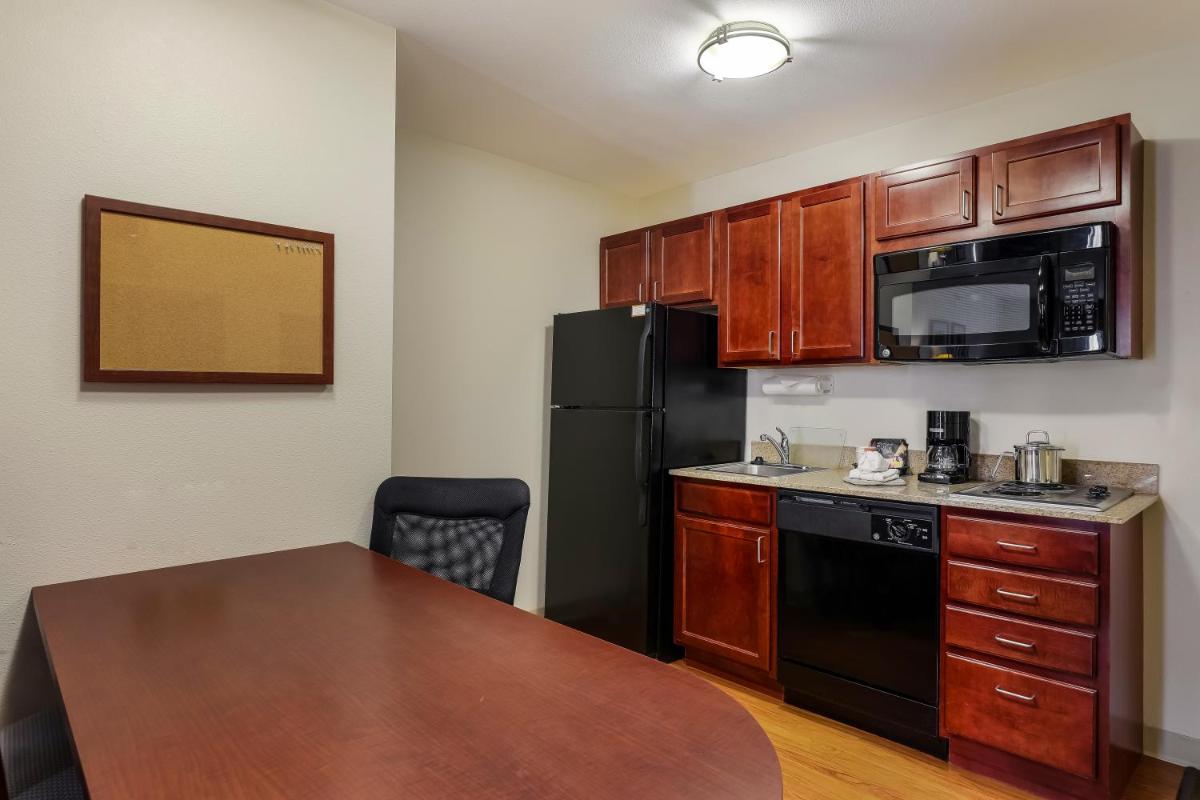 Hawthorn Suites by Wyndham Madison Fitchburg - image 6