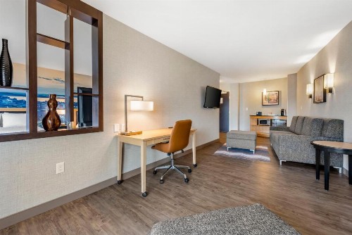 Cambria Hotel Madison East - image 14