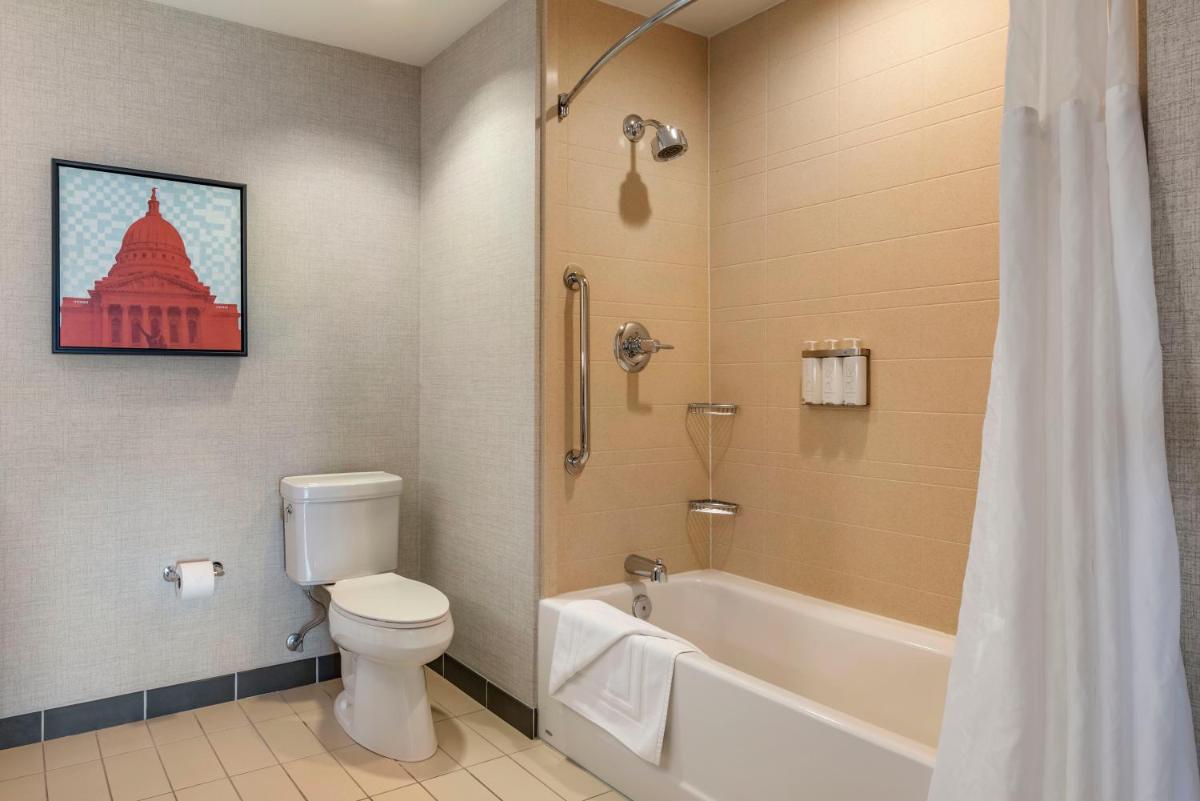 Cambria Hotel Madison East - image 3