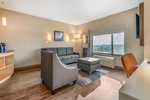 Cambria Hotel Madison East - image 7