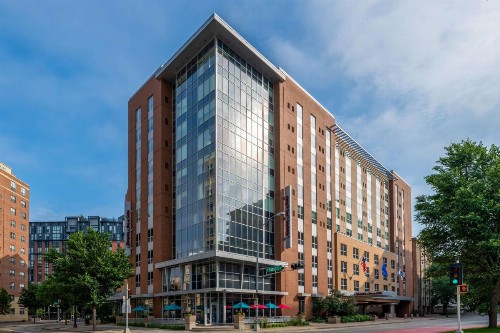 Hampton Inn & Suites Madison Downtown - image 1