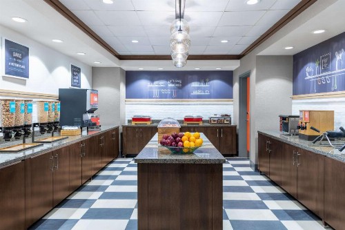 Hampton Inn & Suites Madison Downtown - image 12