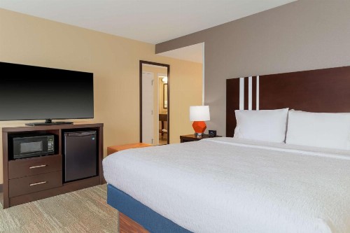 Hampton Inn & Suites Madison Downtown - image 23