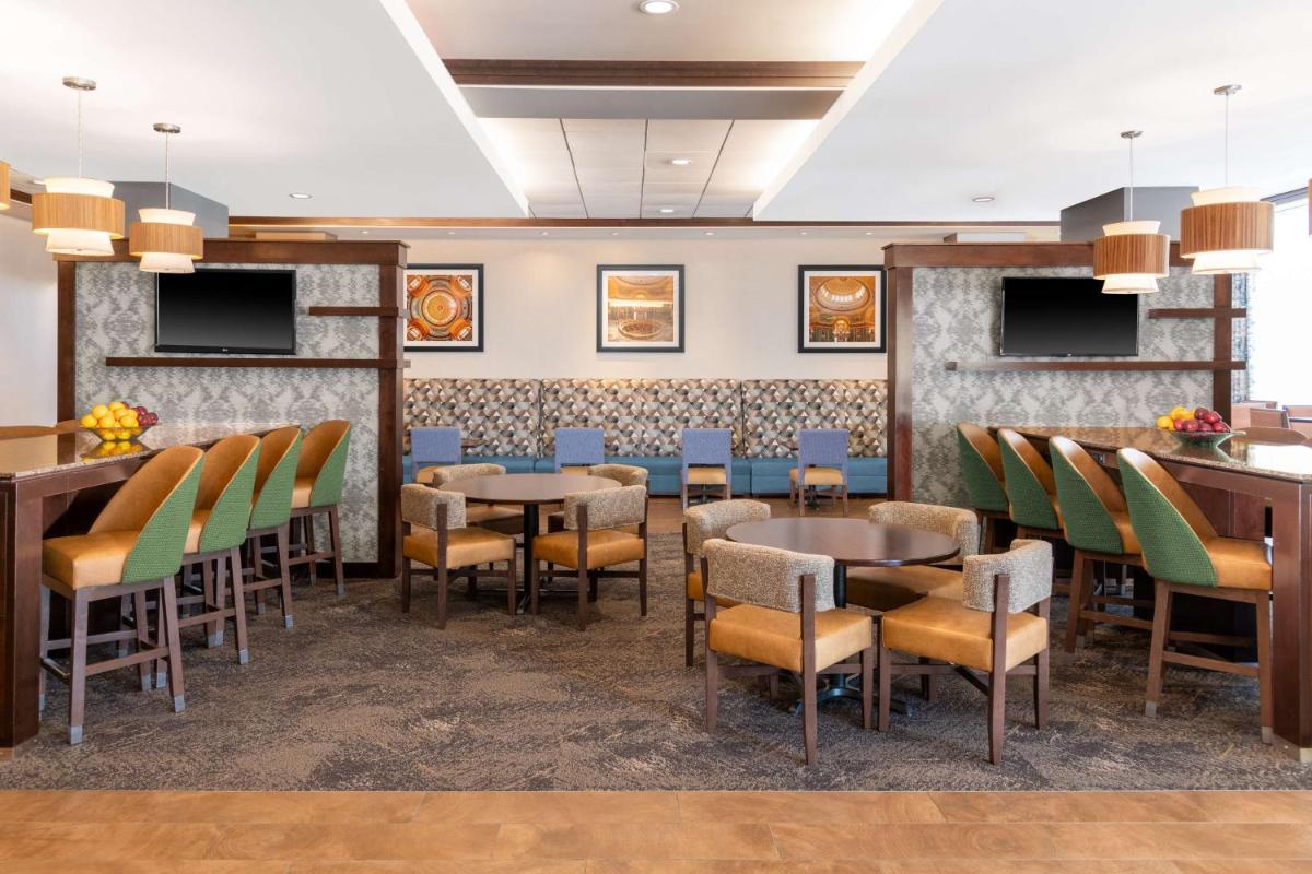 Hampton Inn & Suites Madison Downtown - image 3
