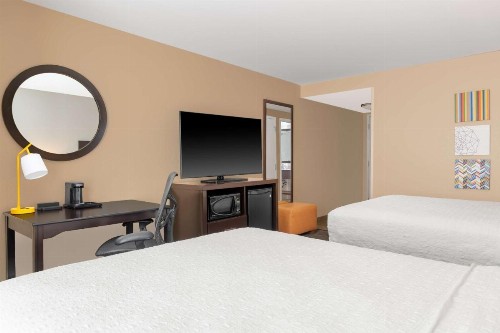 Hampton Inn & Suites Madison Downtown - image 30