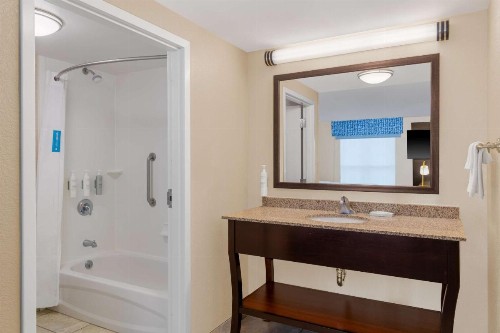 Hampton Inn & Suites Madison Downtown - image 32