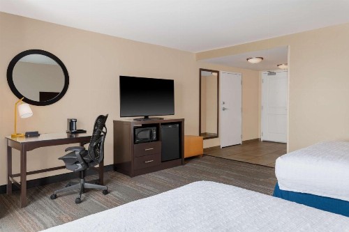Hampton Inn & Suites Madison Downtown - image 37