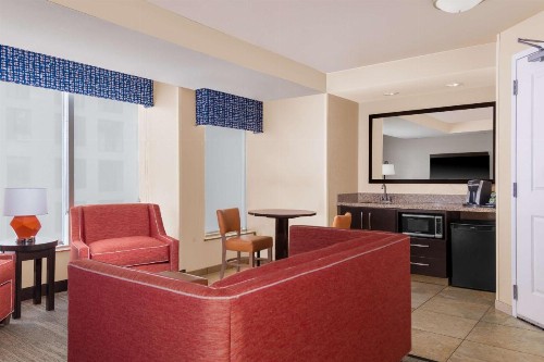 Hampton Inn & Suites Madison Downtown - image 39